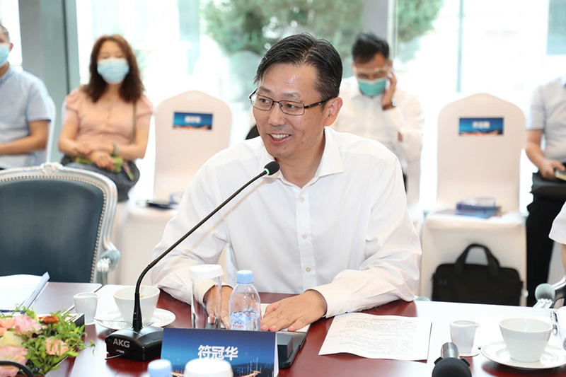 “老交通”智库执行副主任、苏交科集团董事长符冠华主持沙龙.jpg